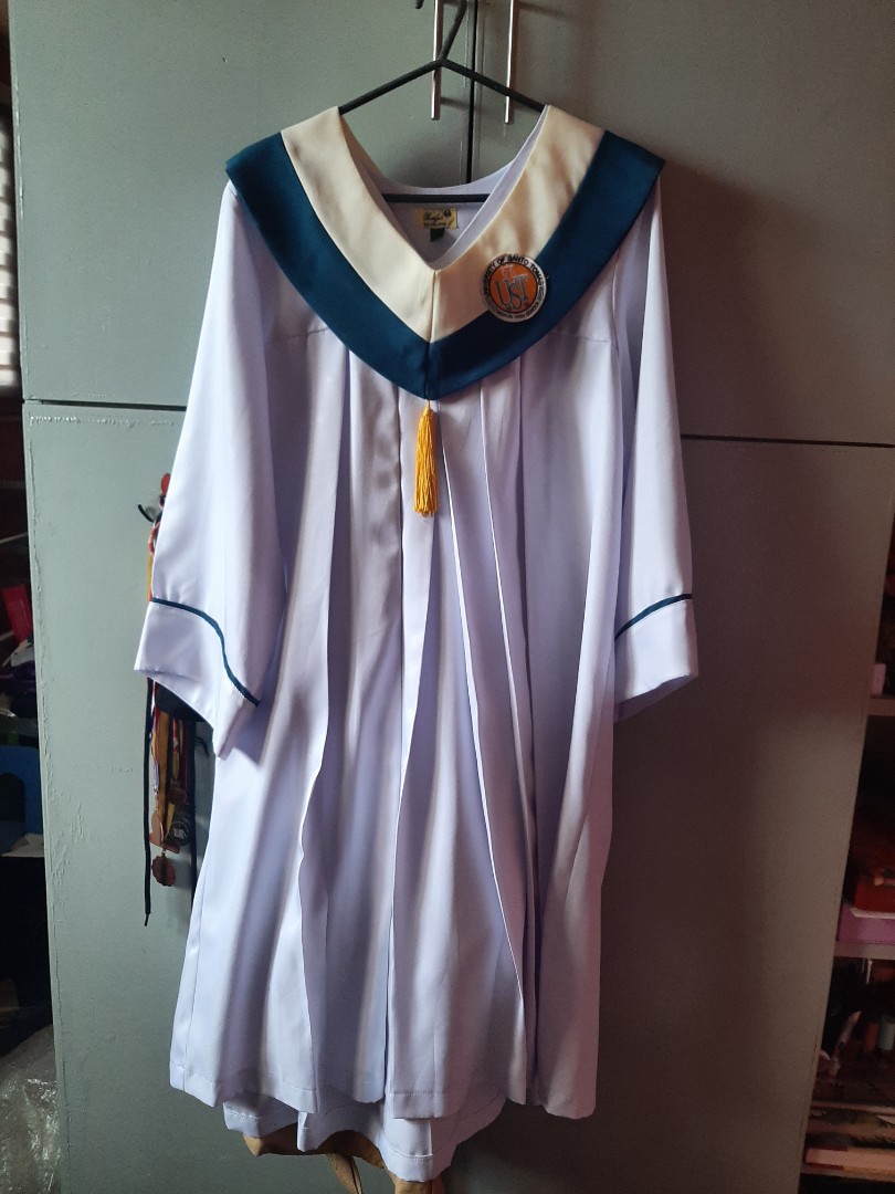 UST - SHS Toga w/cap, Women's Fashion, Coats, Jackets and Outerwear on ...