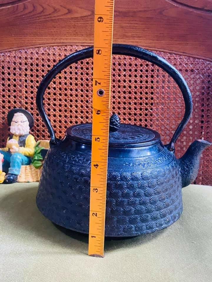 Vintage metallic kettle (Category: Cookware & Accessories) located in Manila. Submitted by lmeyora (Listing ID 1120008017, Image 3). Description: from japan surplus in good condition.