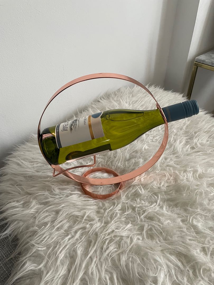 Wine bottle holder and pourer rose gold, TV & Home Appliances