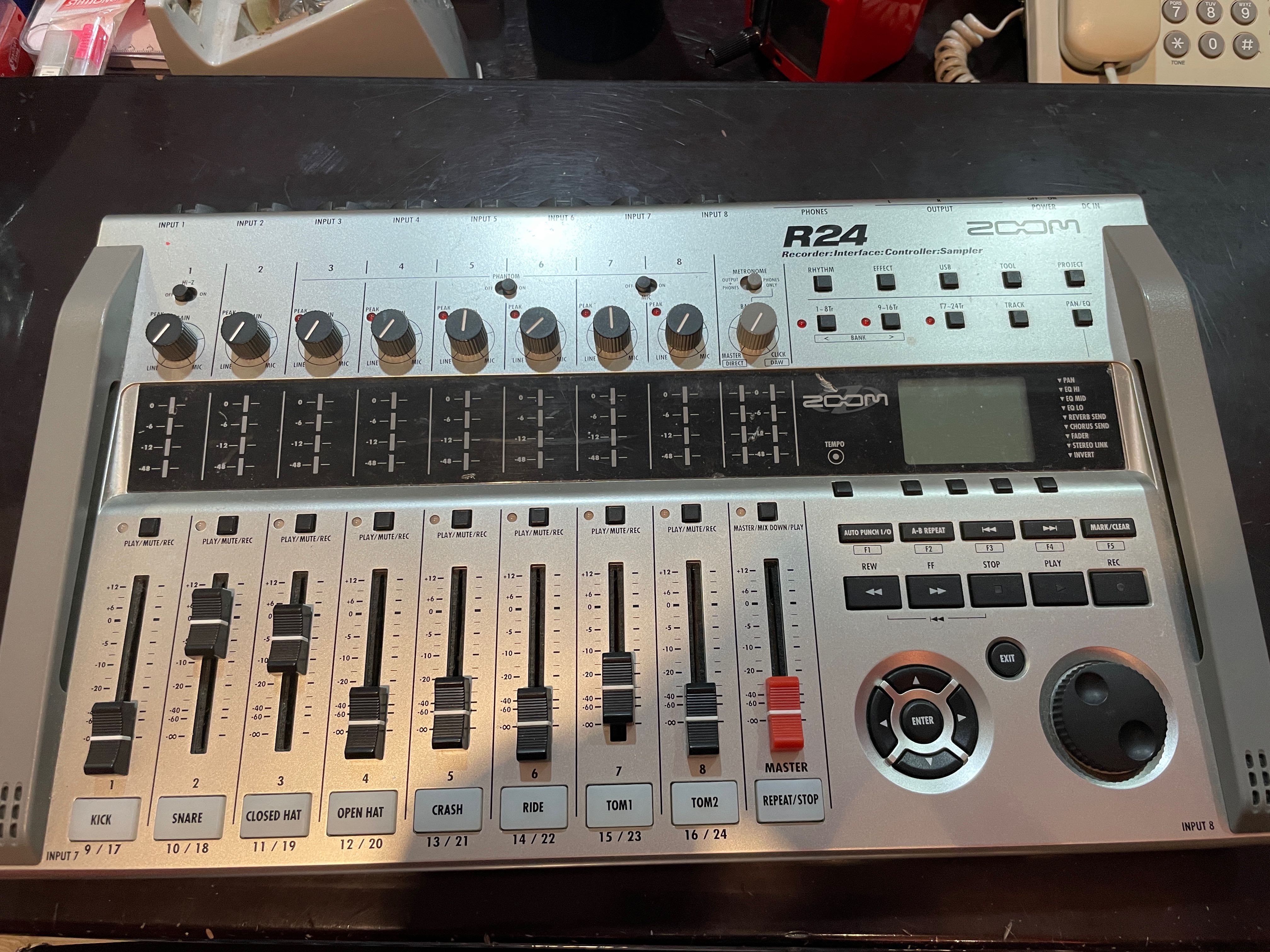 Zoom R24 mixer, Hobbies & Toys, Music & Media, Musical Instruments on