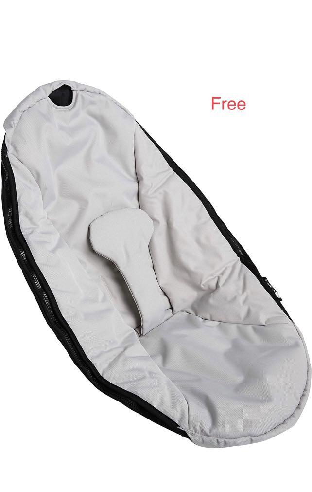 Baby auto swing chair 4moms Mamaroo 4.0 black edition free 2item