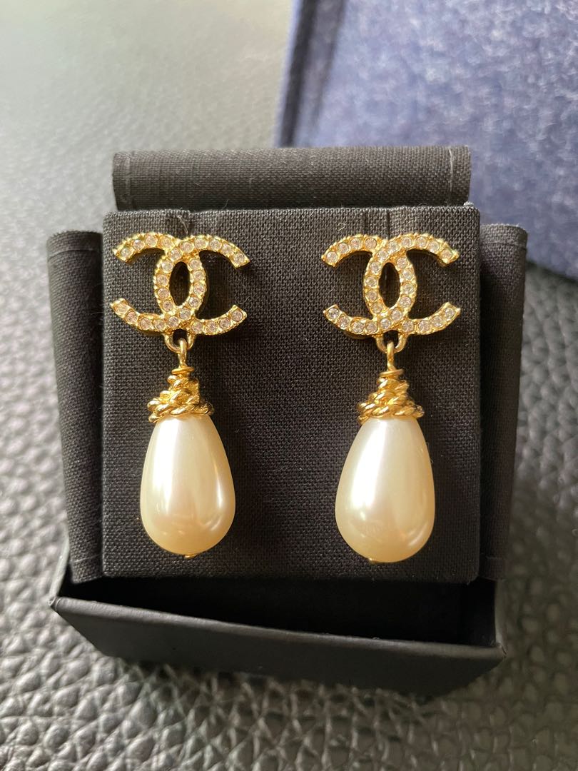 chanel earrings cc pearl