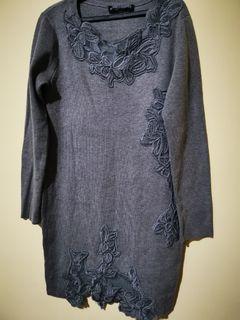 CHIC GRAY EMBROIDERED KNIT DRESS