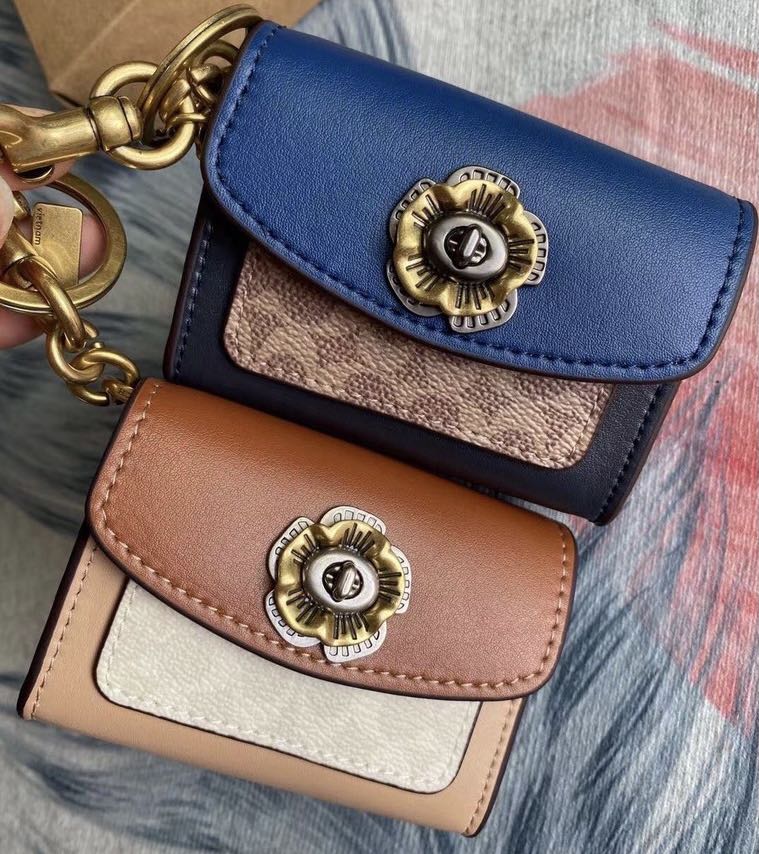 Coach discount mini pouch