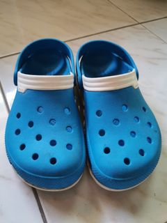 (Category: ) located in . Submitted by celle.closet (Listing ID 1120027776, Image 1). Description: .