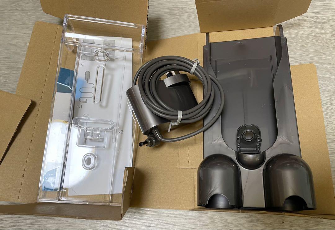 Dyson Cyclone V10 Fluffy Extra 充電器連底座, 家庭電器, 吸塵機＆ 家居清潔電器- Carousell