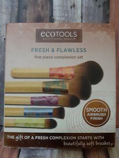 Ecotools Makeup Brush (Complexion blending brush)