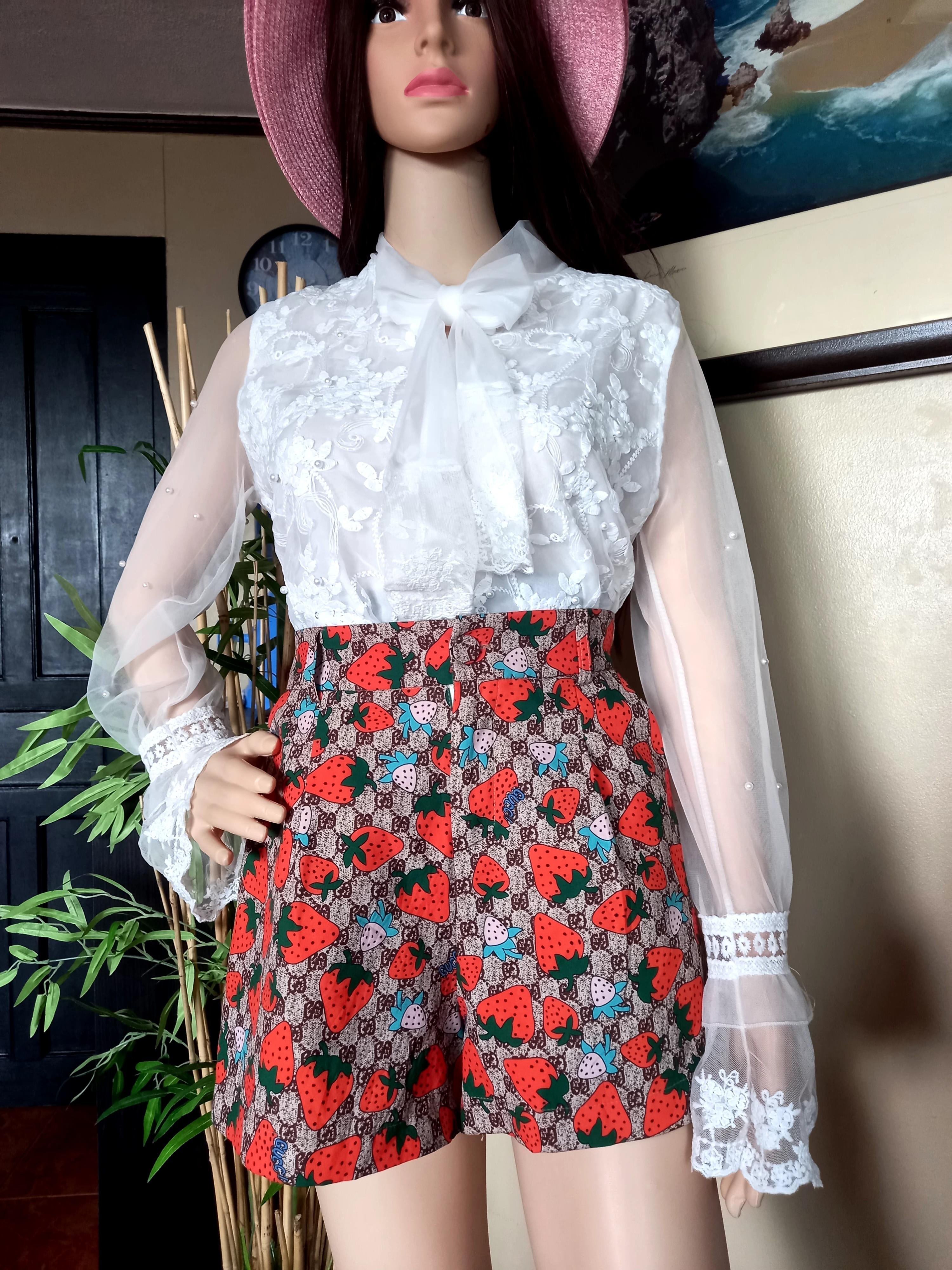 Gucci strawberry shorts new arrivals