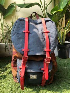 herschel little america water resistant