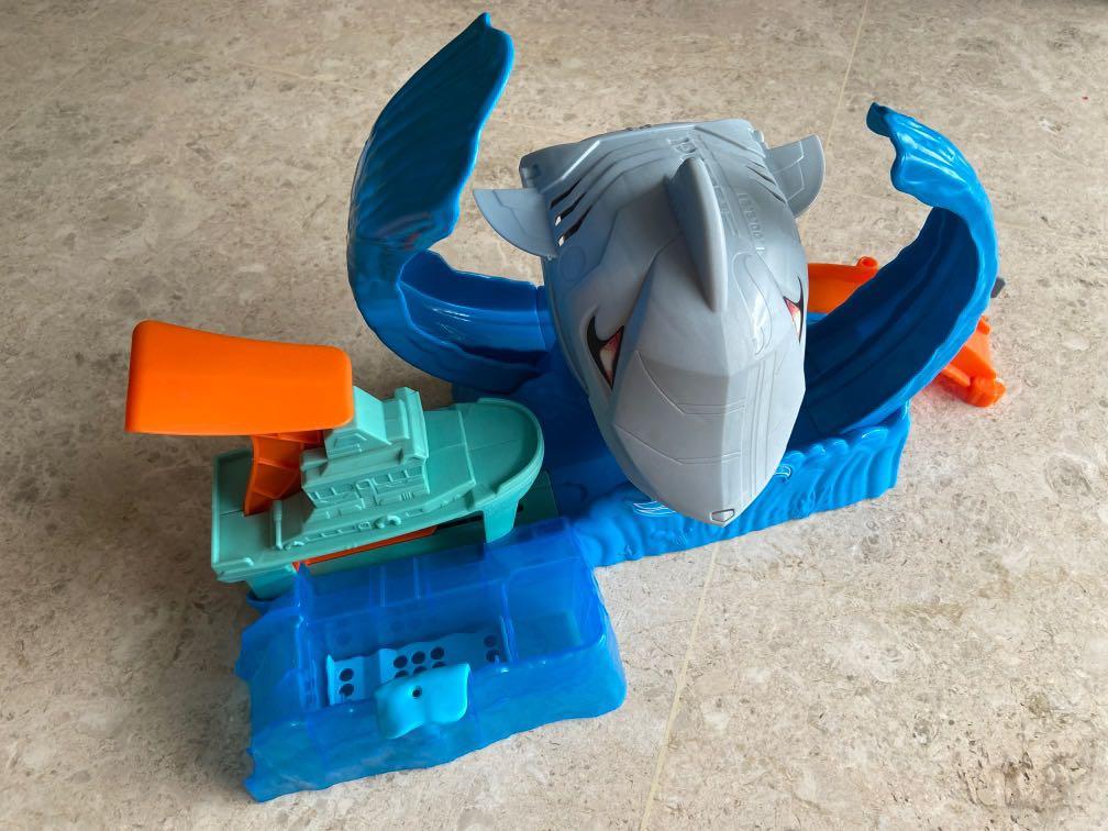 Hot wheels Shark water park track Hobbies Toys Toys Games on