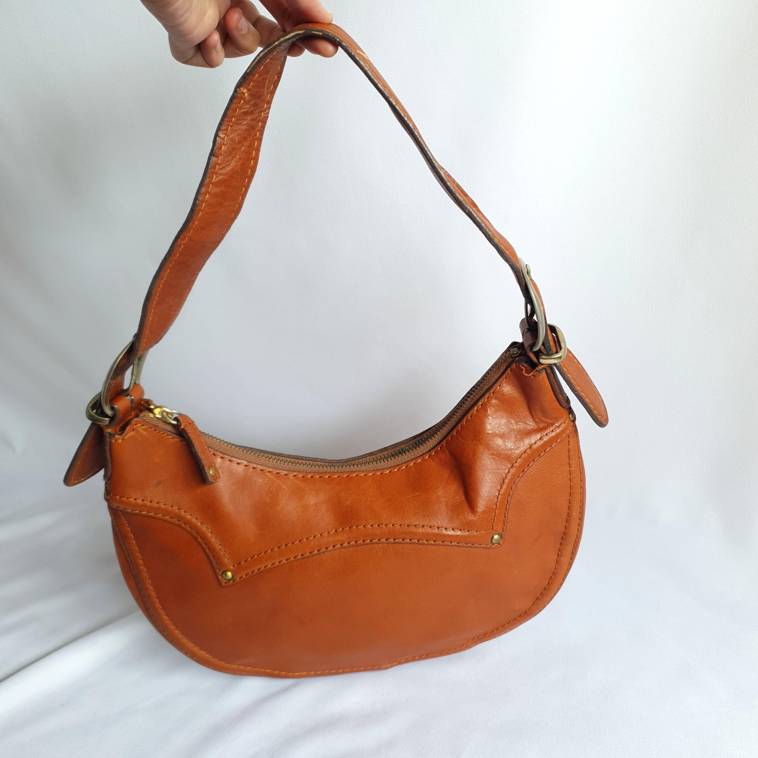 MICHAEL KORS Vintage Leather Hobo Bag, Women's Fashion, Bags & Wallets,  Purses & Pouches on Carousell