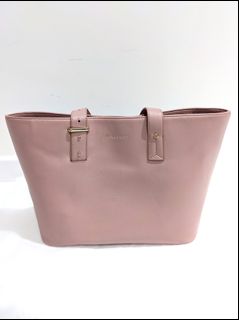 (Category: ) located in . Submitted by jl_closet (Listing ID 1120188131, Image 1). Description: .