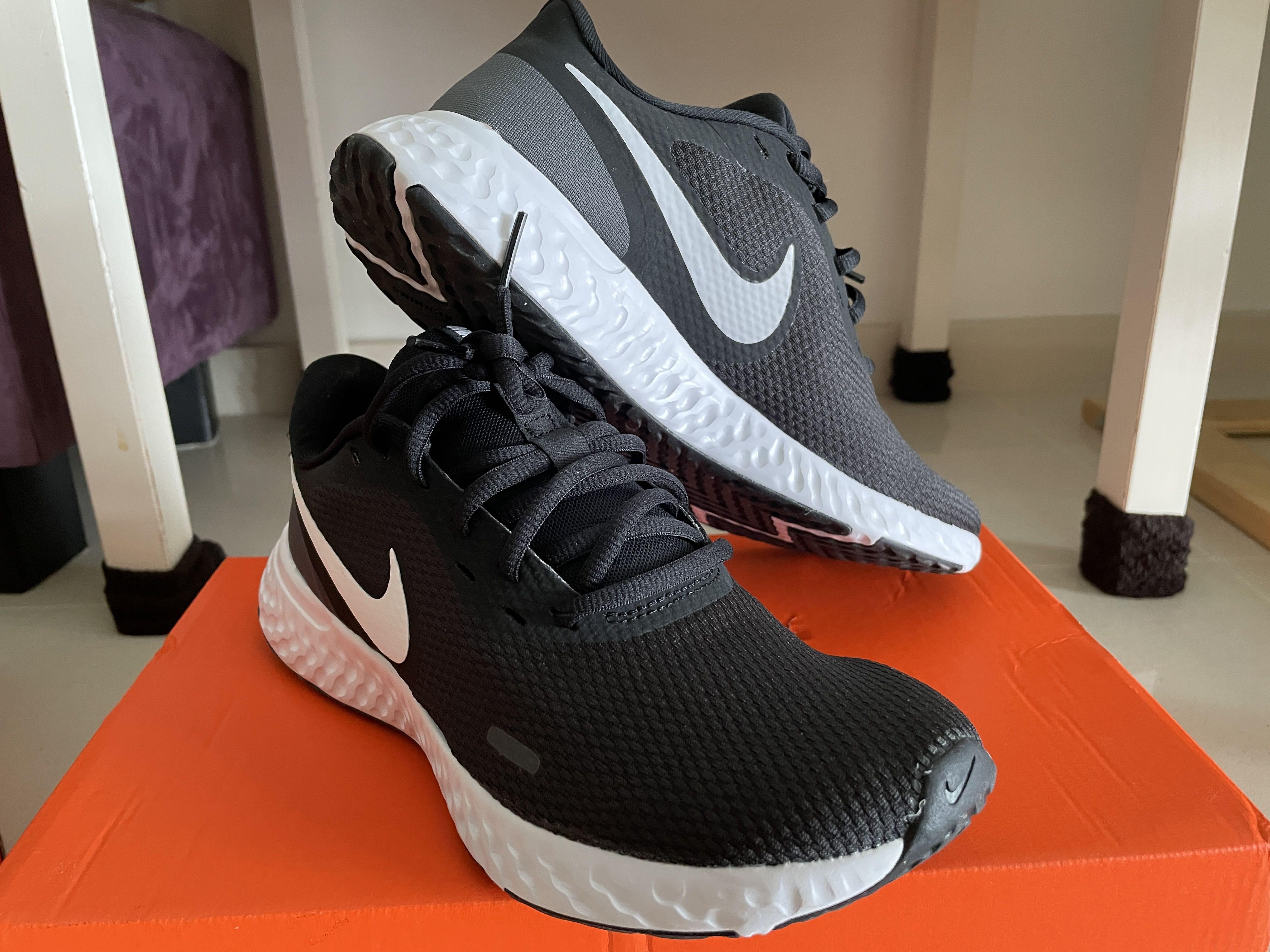 Nike Revolution 5 Women, Men's Fashion, Footwear, Sneakers on Carousell