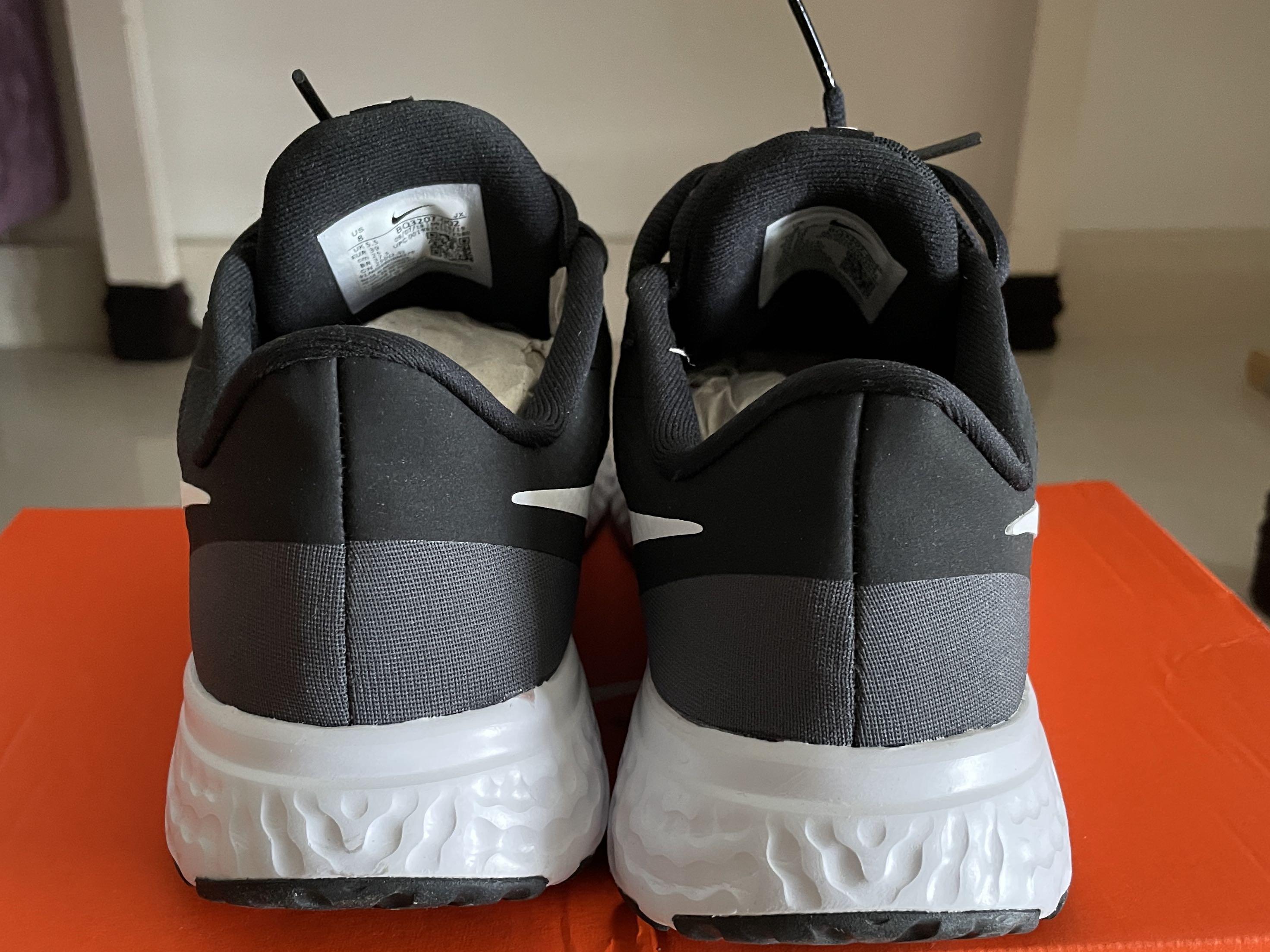 Nike Revolution 5 Women, Men's Fashion, Footwear, Sneakers on Carousell