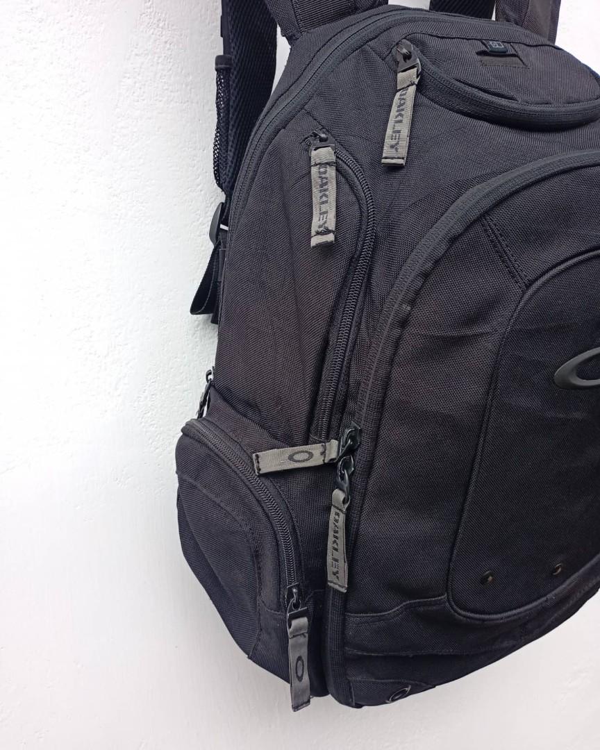 oakley day pack