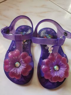 (Category: ) located in . Submitted by celle.closet (Listing ID 1120026057, Image 1). Description: .