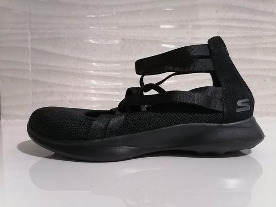 Skechers Serene Dream Women Sizes 6 7 8 U.S