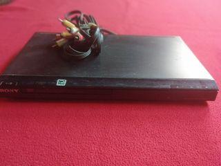 Sony CD/DVD Player DVD-SR200P.
As Is. For Spare Parts. 12.5" x 8".