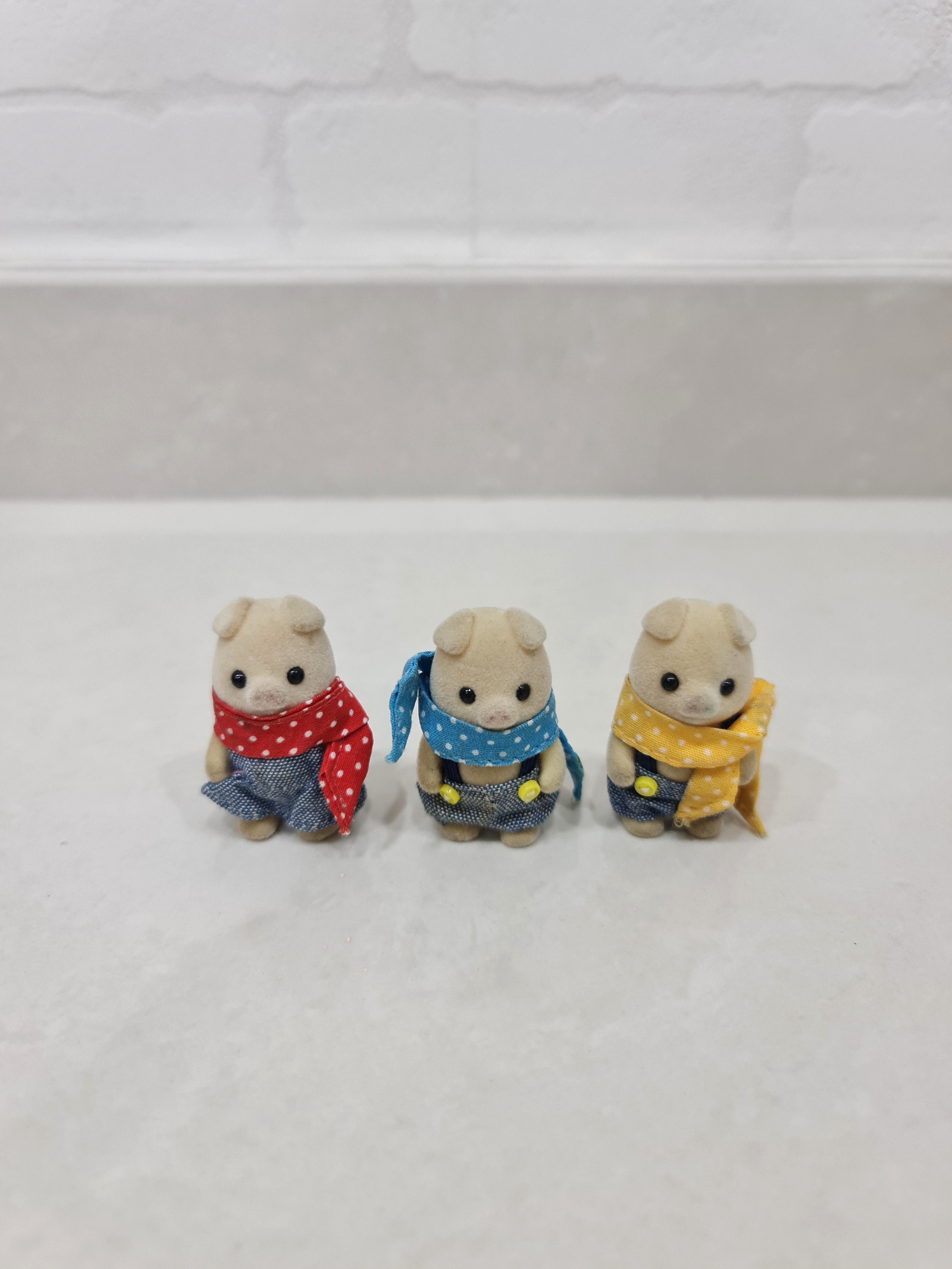 Sylvanian families store pig triplets