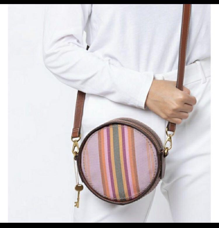 Tas fossil palmer circle cross body Fesyen Wanita Tas Dompet di Carousell