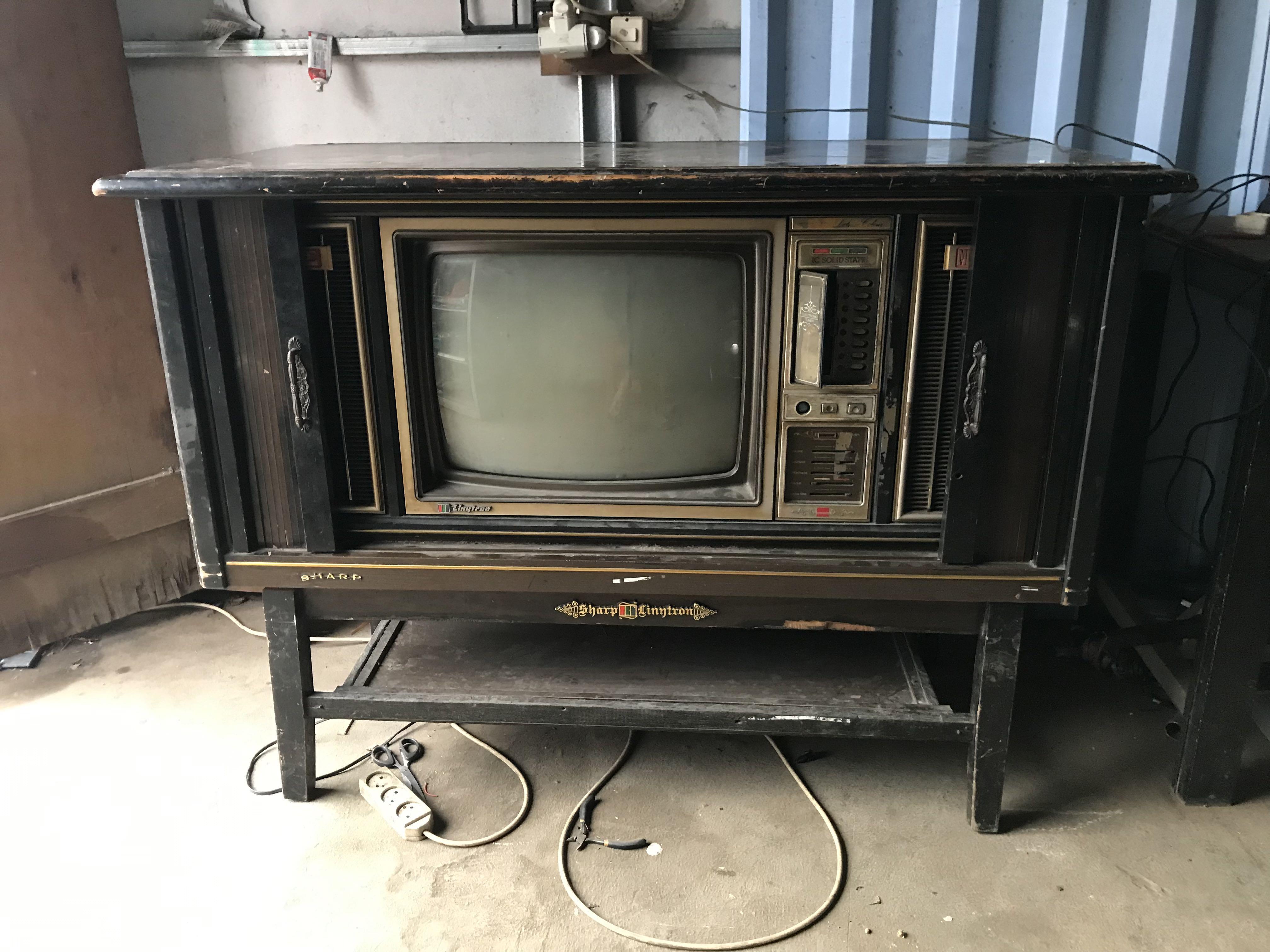 Tv jadul sharp linytron, Antik, Furnitur di Carousell