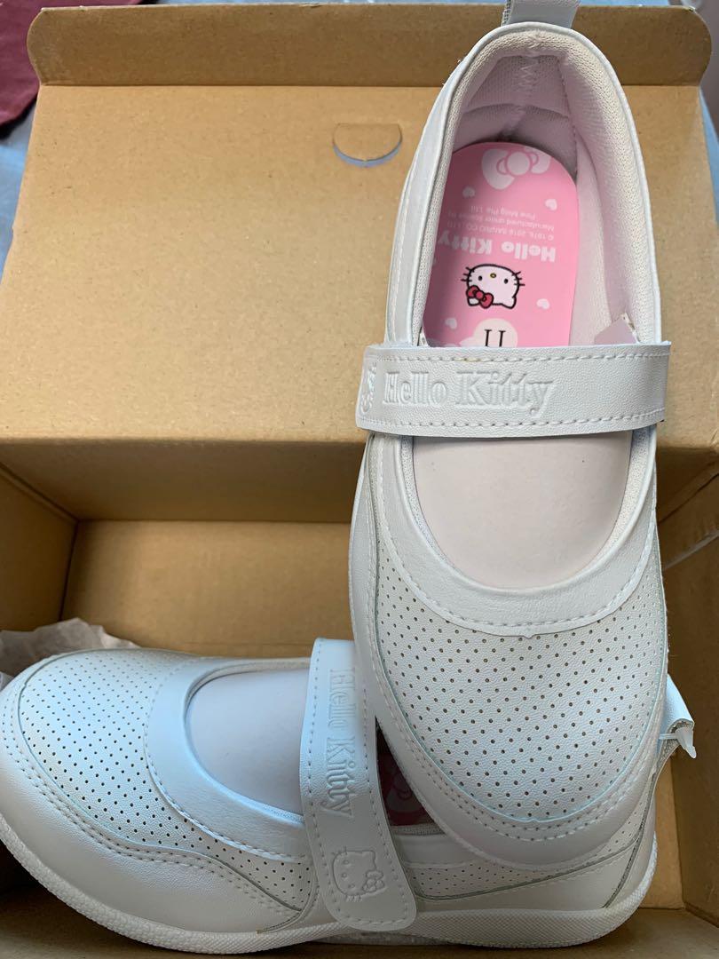 BNIB Bata Hello Kitty School Shoes Girls size 11