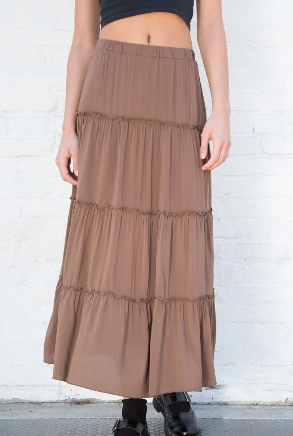 BNWT brandy melville brown izzy skirt, Women's Fashion, Bottoms, Skirts