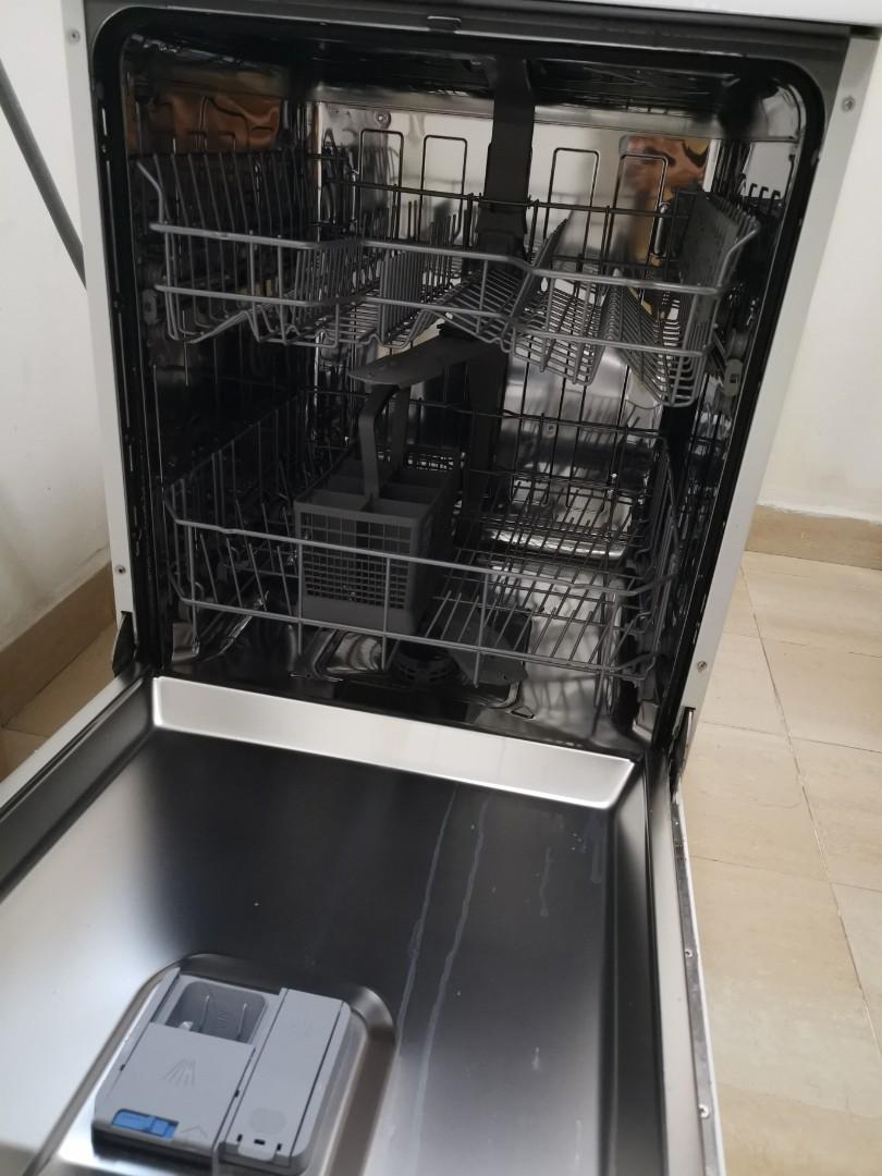 ELBA dishwasher ASAP EVERYTHING MUST GO, TV & Home Appliances