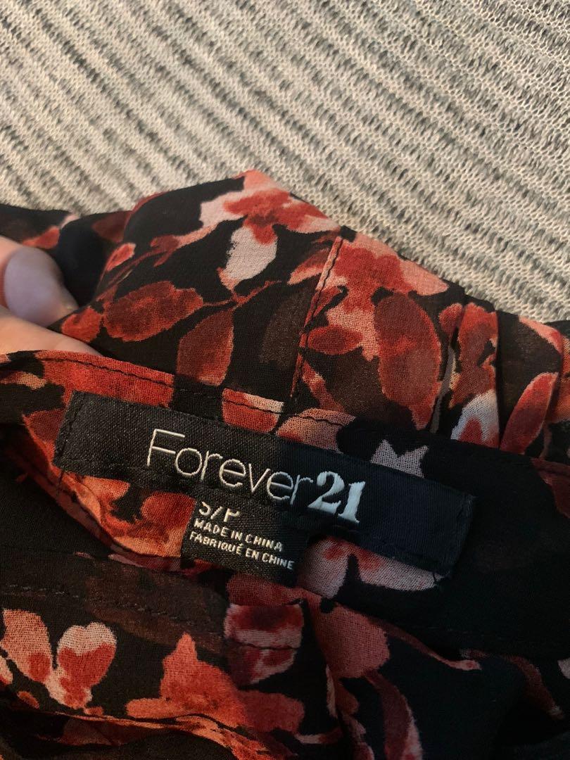 Forever 21 Sheer Floral Top (Category: Blouses) located in Quezon City. Submitted by nmdeclutters (Listing ID 1120252945, Image 3). Description: Small Good as new! Shipping c/o buyer.