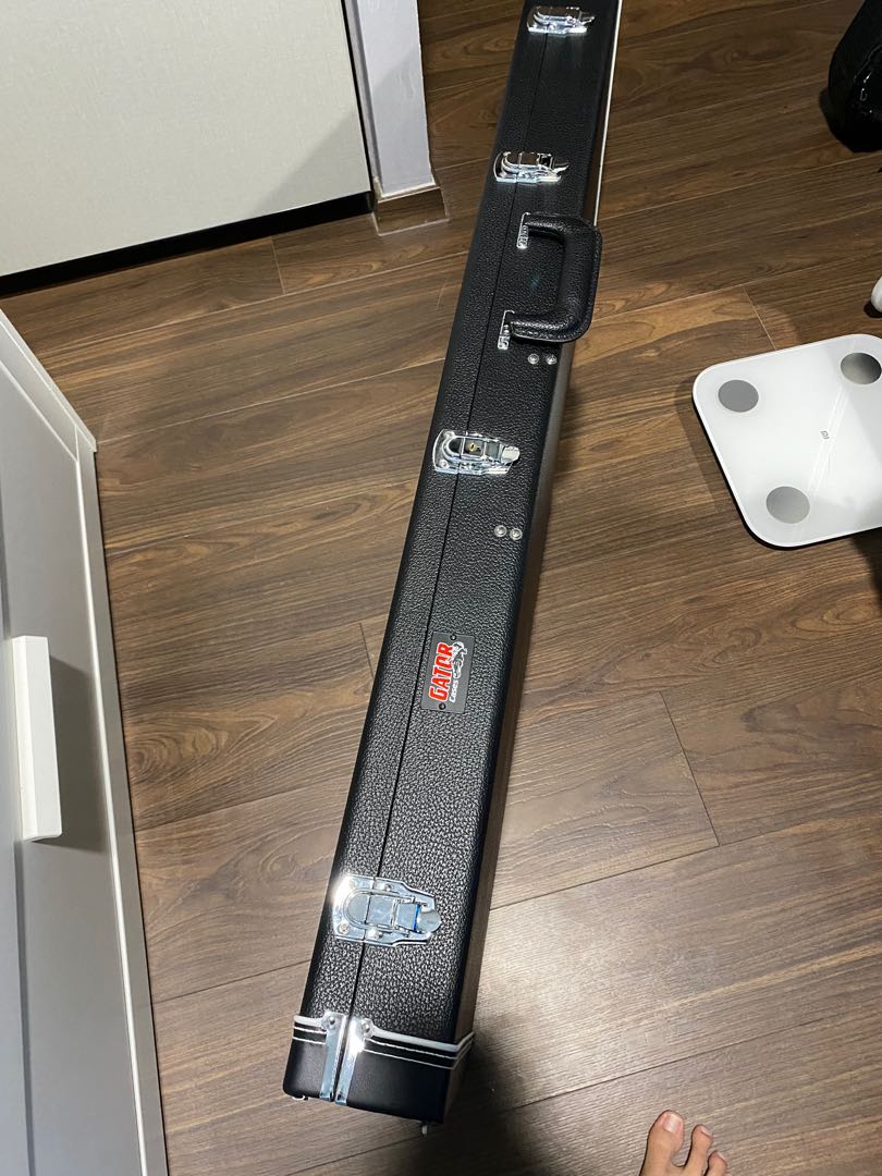Gator Bass Hard Case, Hobbies & Toys, Music & Media, Music Accessories