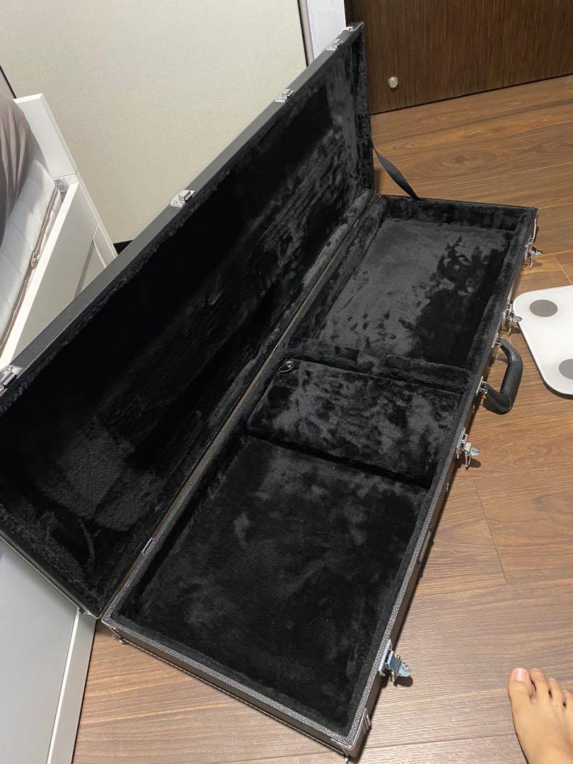 Gator Bass Hard Case, Hobbies & Toys, Music & Media, Music Accessories