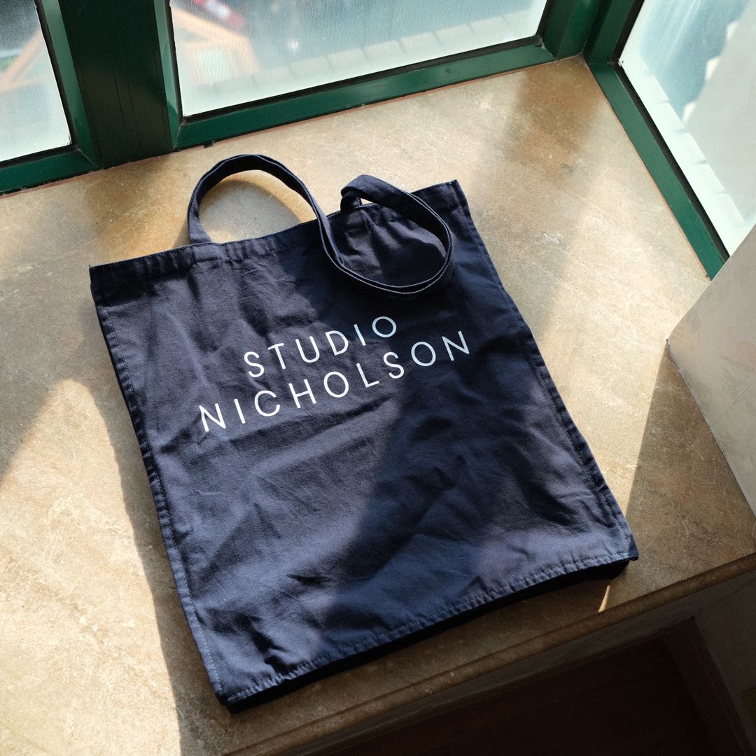 Like new | STUDIO NICHOLSON the large tote dark navy, 女裝, 手袋及