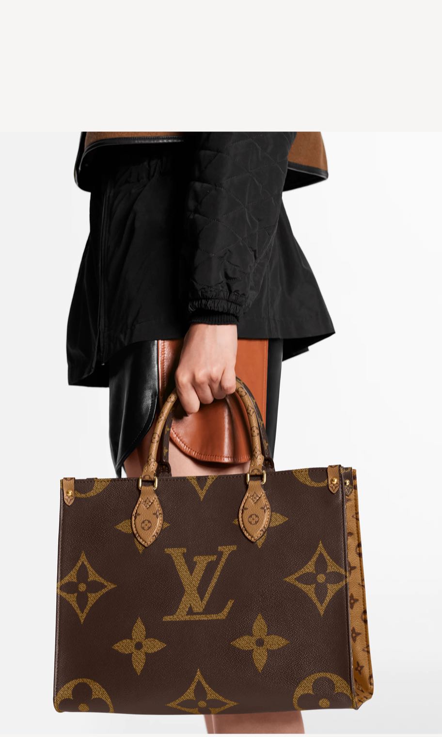 Louis Vuitton LV x Fornasetti Onthego MM, Women's Fashion, Bags & Wallets,  Tote Bags on Carousell