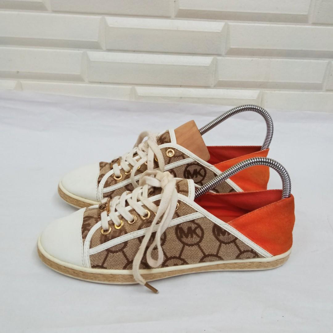 Michael Kors Sneakers lace up brown mk canvas shoes US5, Women's Fashion,  Footwear, Flats on Carousell