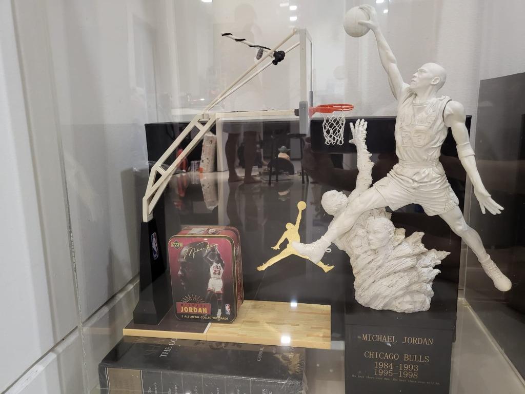 Chicago bulls sales michael jordan statue