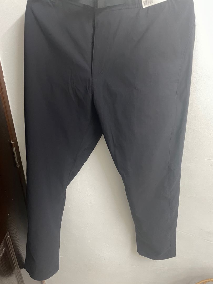 Uniqlo Nylon Geared pants 3d cut 