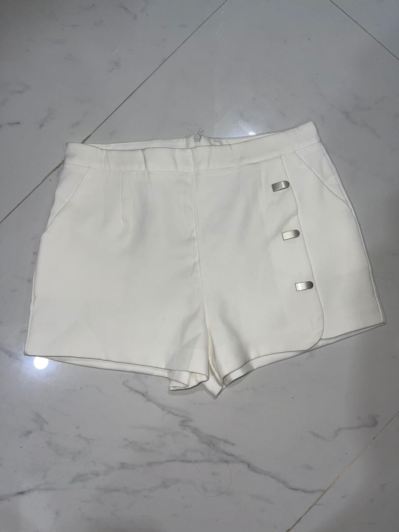 White Short Pants, Fesyen Wanita, Pakaian Wanita, Bawahan di Carousell