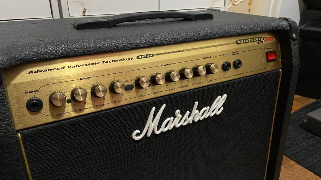 50 Watts Marshall valvestate 2000 AVT50, Hobbies & Toys, Music 