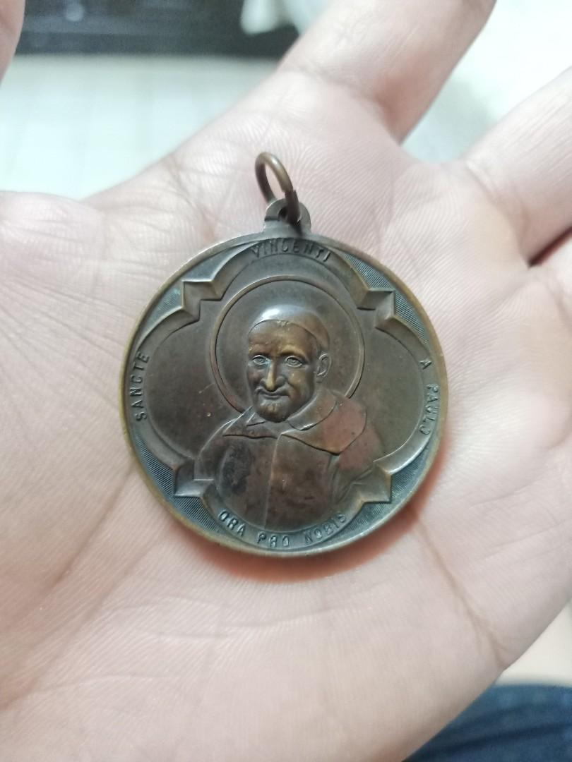 Antique Saint Vincent de Paul medal (Category: Religious Items) located in Kalibo. Submitted by anything_random (Listing ID 1120552475, Image 2). Description: Saint Vincent de Paul medal Junio 24, 1904 add sf..