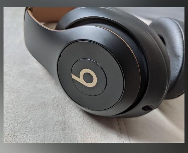 Beats studio sales 3 stand