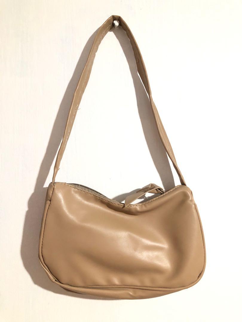 mini bags (Category: Shoulder Bags) located in Quezon City. Submitted by _rosizzle (Listing ID 1120551842, Image 3). Description: 100 each buy both for 180 🙂 both are used only once. for picture purposes only 😅.