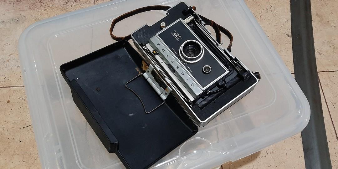 Polariod automatic 250 land camera (Category: Cameras) located in Manila. Submitted by choqee21 (Listing ID 1120541902, Image 1). Description: vintage antique polaroid camera good for display or parts. wyswyg check photos for details.