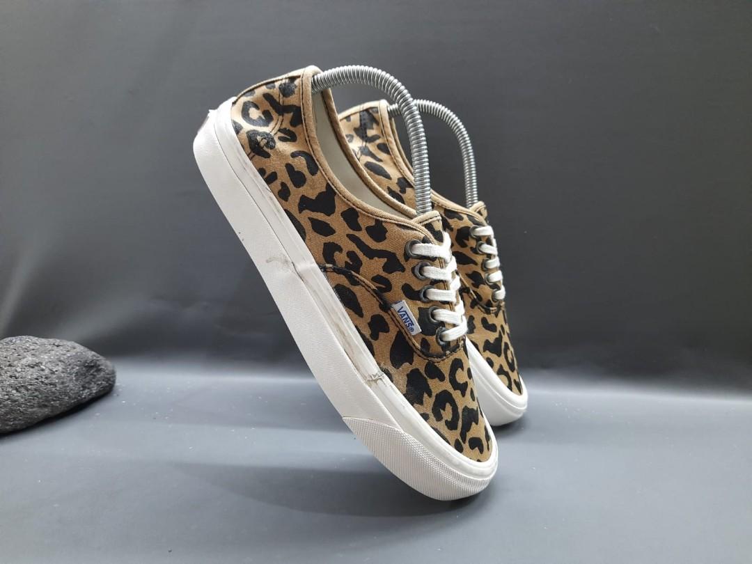sepatu vans leopard original