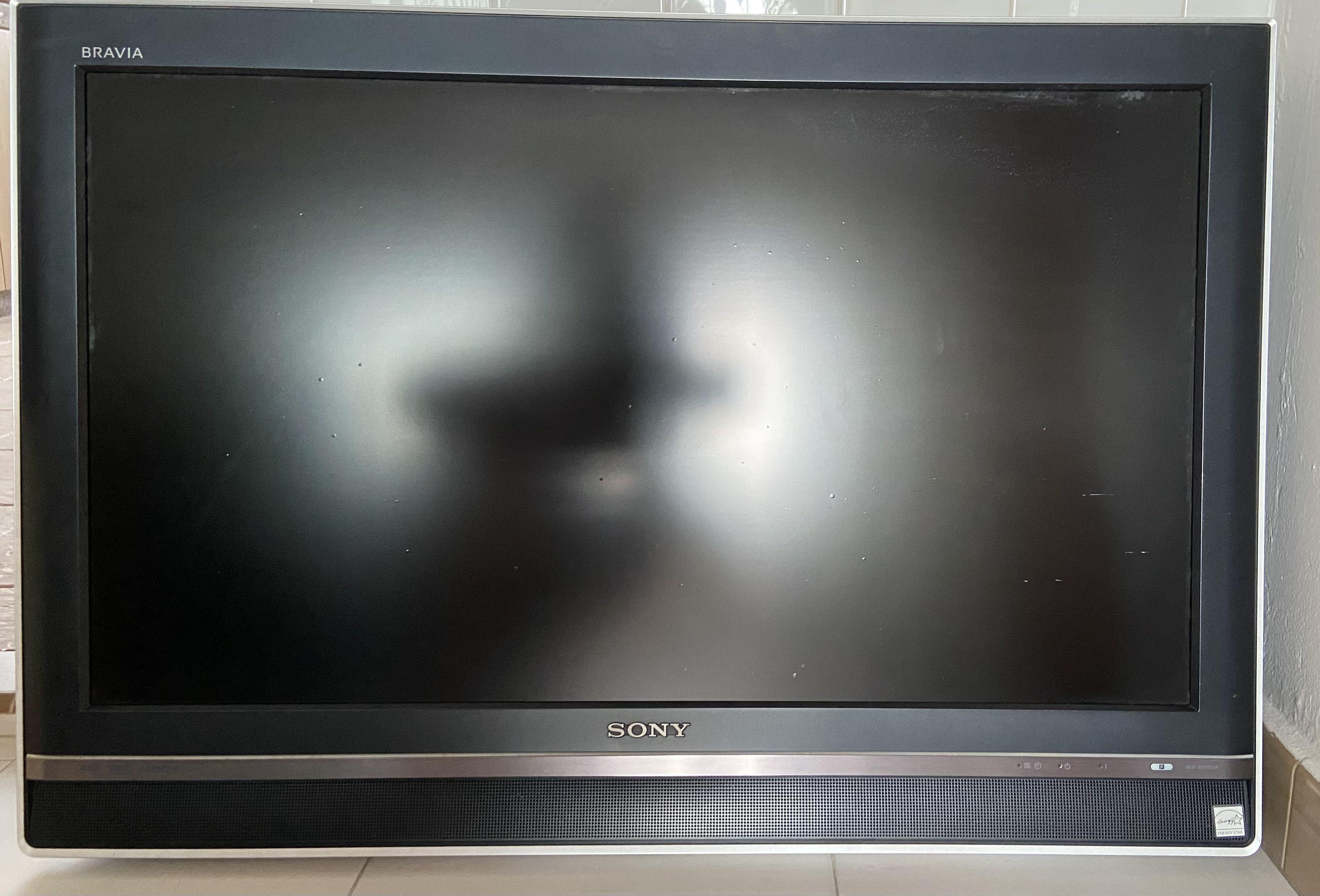 Sony old LCD TV for free, TV & Home Appliances, TV & Entertainment, TV