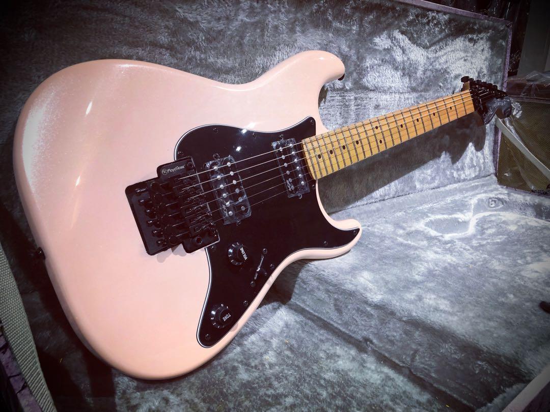 Squier contemporary stratocaster shop pink