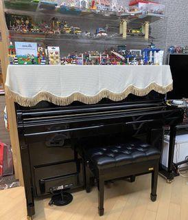 鋼琴上亞加力膠展示櫃