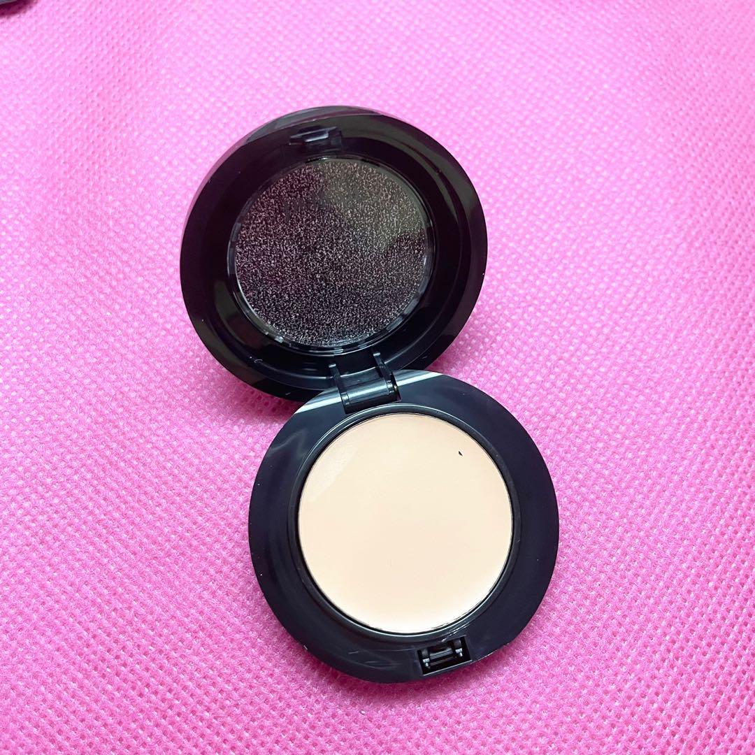 Benefit cosmetics some kind a gorgeous the foundation medium shade (Category: Makeup) located in Pasig City. Submitted by vanityboutique (Listing ID 1117133280, Image 3). Description: Pm for more details 1.8g unboxed Brand new and authentic Selling low and affordable One of the best selling brands in the makeup skincare world .