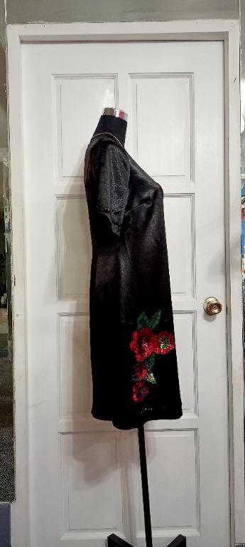 Black Sequined silk dress - ON HAND (Category: Dresses) located in Cordova. Submitted by profisi1 (Listing ID 1117146073, Image 2). Description: Black Sequined silk dress - pang malakasan n dress Bought this a few years ago - NO FILTER USED ON HAND Ready to ship - Unlined - Fits true to size take your usual size - Day to Evening / formal - Tailored - Regular fit Actual photos that were taken by yours truly. Ready to ship. RFS: Decluttering (more 