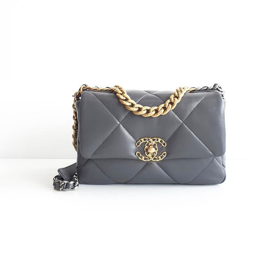CHANEL Lambskin Quilted Medium Chanel 19 Flap Grey 1293639