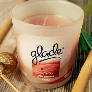 GLADE APPLE CINNAMON SCENTED CANDLE